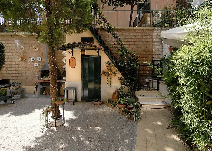 Tiburtina Garden Oda ve Kahvaltı 4*